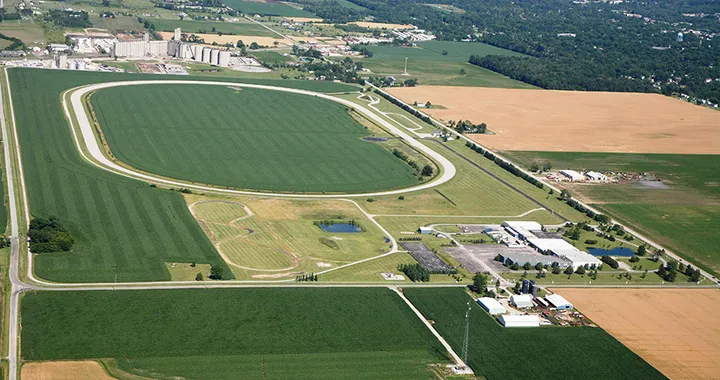 Toyota costruirà una mini città e autostrada per la guida autonoma