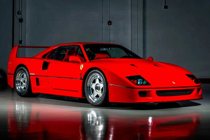 Compra a Miami una Ferrari F40 per 5 milioni, ma ora l'auto rischia il sequestro in Svezia
