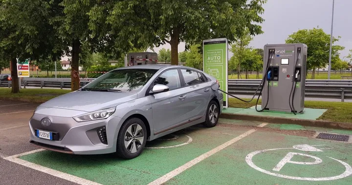 Continental, nuovi sensori per proteggere le batterie delle auto elettriche