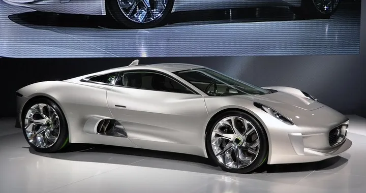 Jaguar C-X75: l'ibrida utilizzerà un motore termico da 1.6 litri e 500 cavalli
