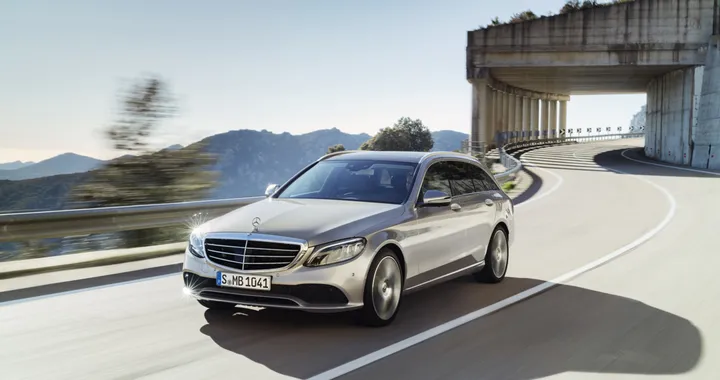 Nuova Mercedes Classe C station wagon si fa vedere su strada: continuano i test