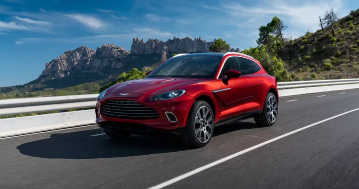 Aston Martin DBX S, il nuovo SUV inizia a farsi vedere in un nuovo teaser