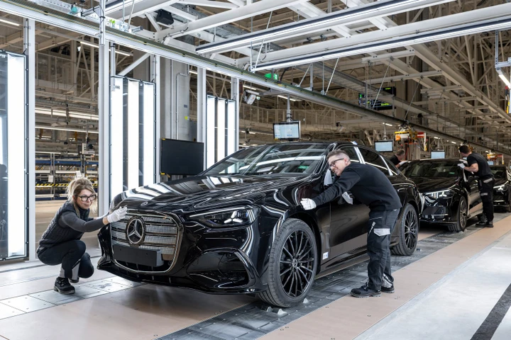 Nuova Mercedes-Benz Classe C elettrica, produzione al via nel nuovo stabilimento ungherese