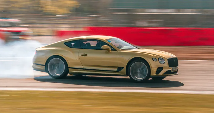Bentley, addio al W12. La produzione terminerà nel 2024