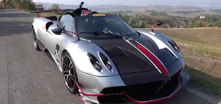 Sceglie una Pagani Huayra per 