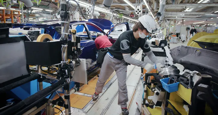 Nissan: con le batterie delle vecchie Leaf alimenta i robot delle fabbriche