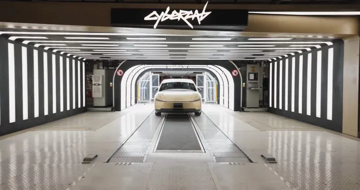 Tesla ripercorre i principali traguardi del 2025 con un video