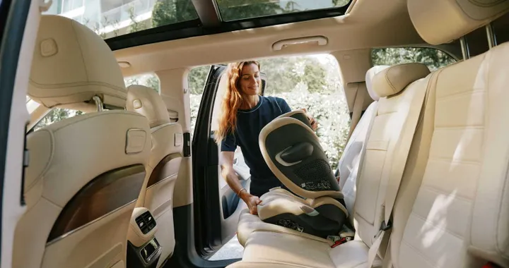 In auto con i bambini: i 10 errori che i genitori fanno ancora (e che possono diventare pericolosi)
