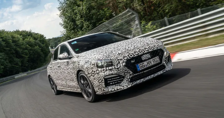Hyundai i30 N: prime immagini della variante Fastback