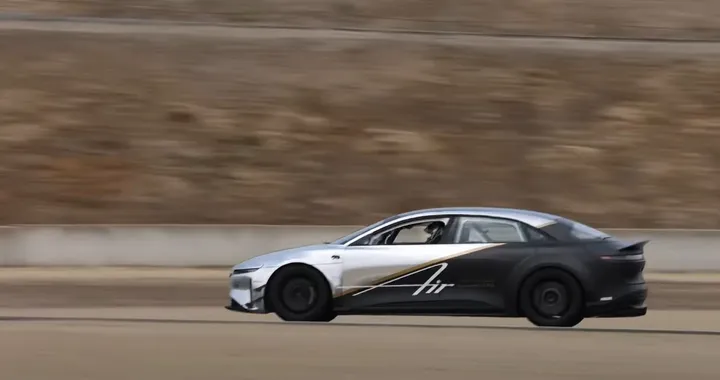 Lucid Air velocissima anche in pista: batte il tempo della Model S Plaid a Laguna Seca