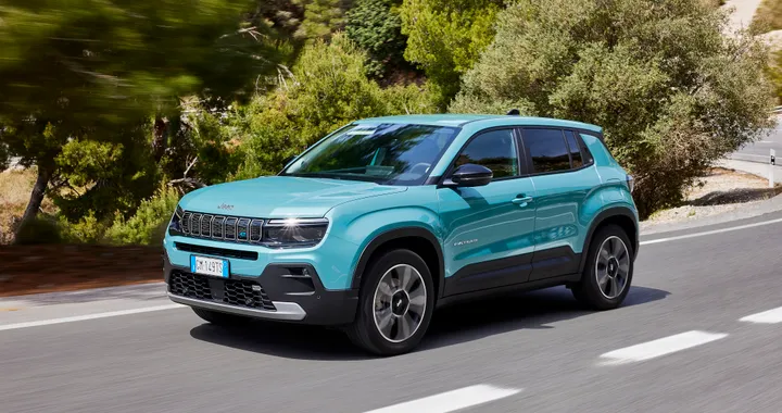 Jeep Avenger elettrica, 1.000 esemplari per i Vigili del Fuoco