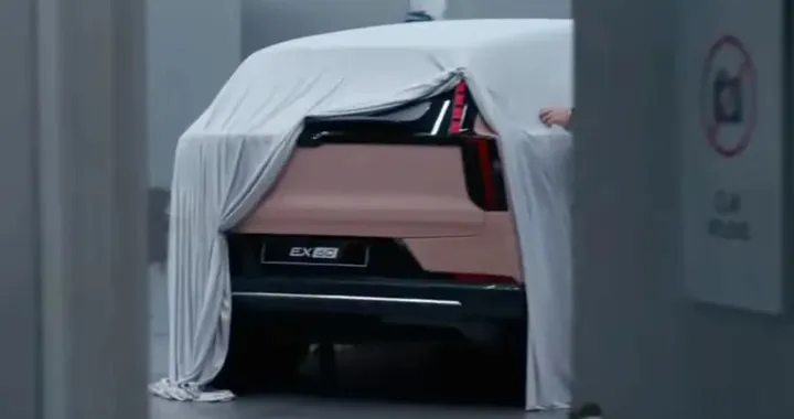 Volvo EX60: il nuovo SUV elettrico svelato parzialmente in anteprima