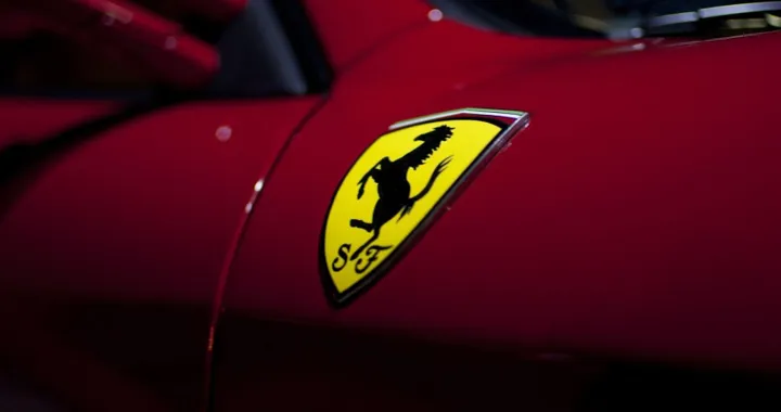Ferrari elettrica, John Elkann la prova: &quot;è incredibile&quot;