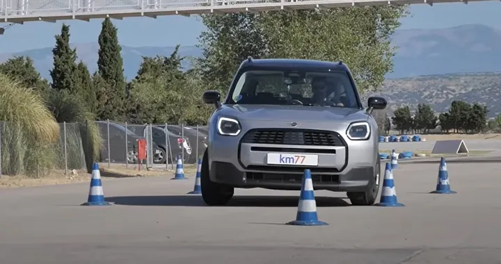 MINI Countryman alla prova del test dell'alce: prova superata? | Video