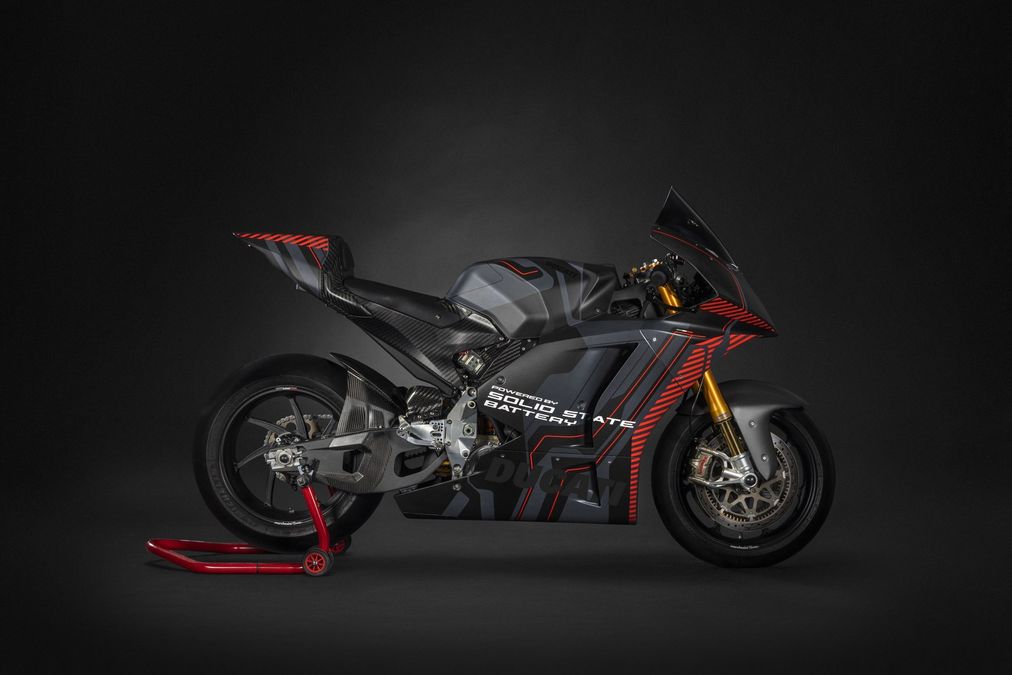 Volkswagen testa le batterie allo stato solido su una Ducati elettrica: le novità