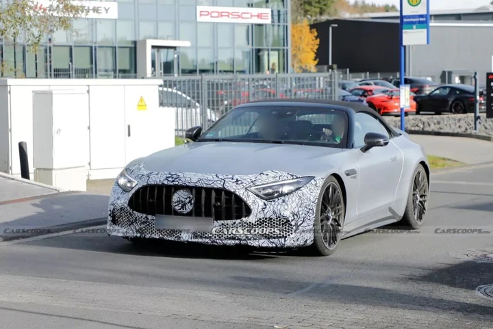 La Mercedes-AMG SL verso il restyling: ecco le nuove foto spia