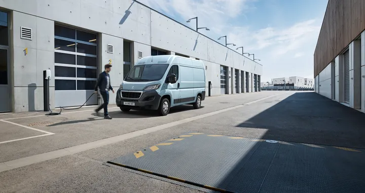 Peugeot e-BOXER: nuovo furgone elettrico con autonomia sino a 340 Km