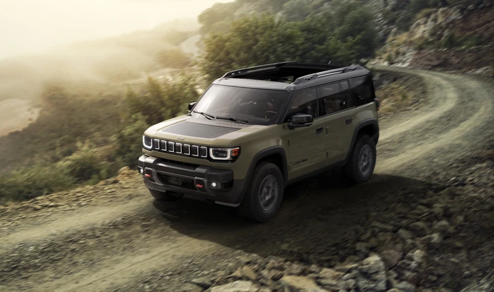 Nuova Jeep Recon 2026 si presenta: ecco il fuoristrada elettrico da 650 CV