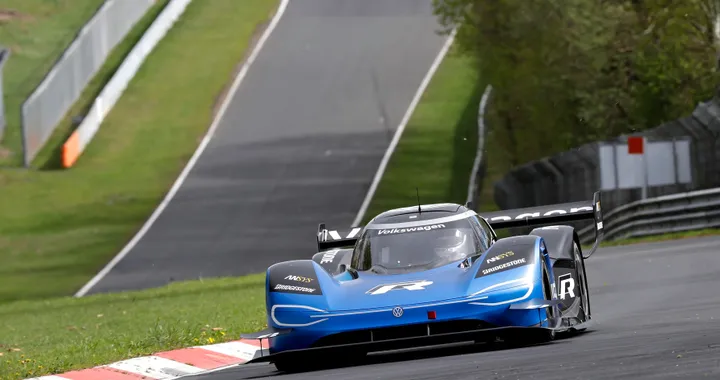 Volkswagen ID. R, la sportiva elettrica verso il record al Nurburgring: il video dei test