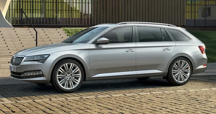 Nuova Skoda Superb, le foto spia della versione station wagon