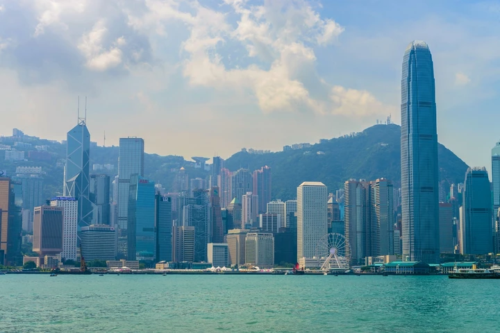 Hong Kong toglie gli incentivi per le auto elettriche dopo 32 anni