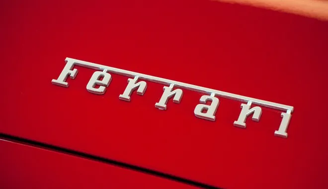 La più sporca tra le Ferrari Purosangue si fa spiare in video