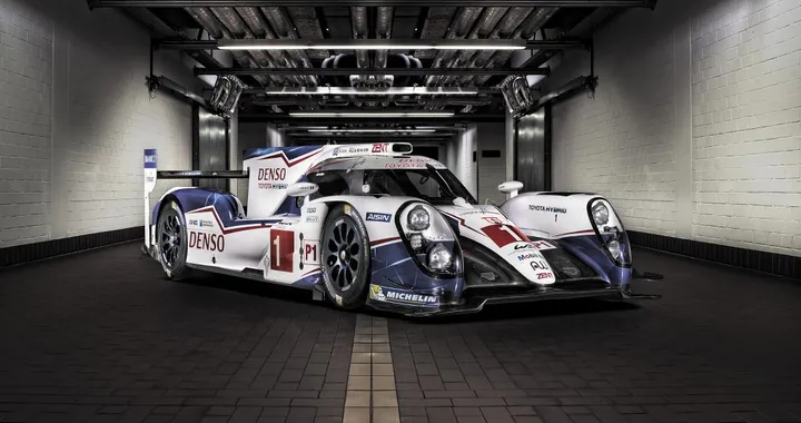 Toyota TS040 Hybrid 2015 - foto