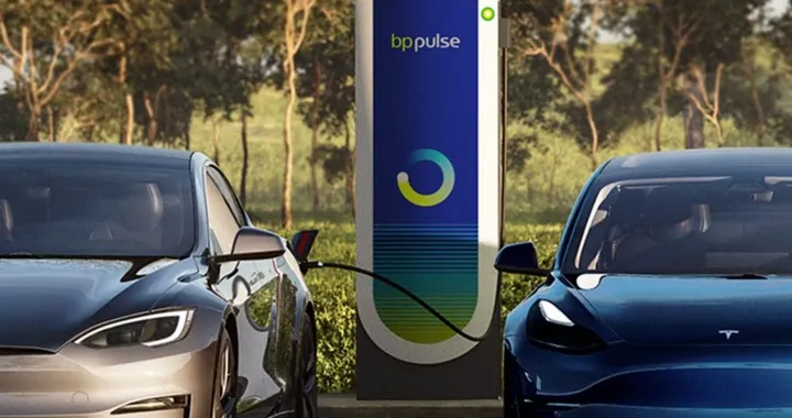 BP compra le colonnine Supercharger di Tesla per la sua rete di ricarica negli USA