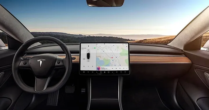 Tesla: arriva il supporto a Spotify Premium, Netflix e YouTube