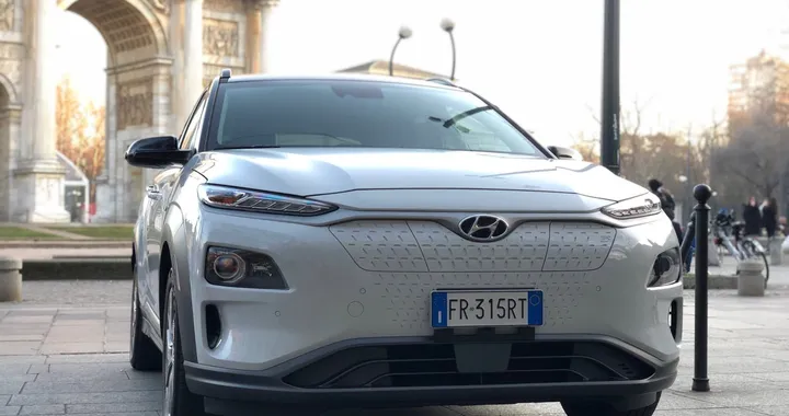 Auto elettriche e ibride in Italia: Lombardia in testa, Puglia e Toscana crescono di più