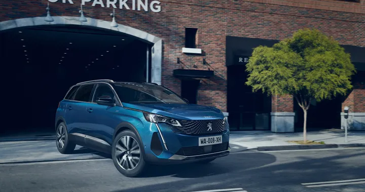 Peugeot 5008 restyling: nuovo design, più contenuti ma niente ibrido | Prezzi