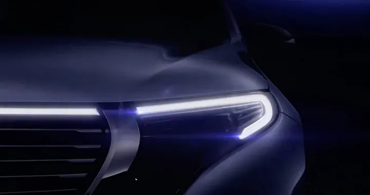 Mercedes EQC: il SUV elettrico debutta il 4 settembre | TEASER