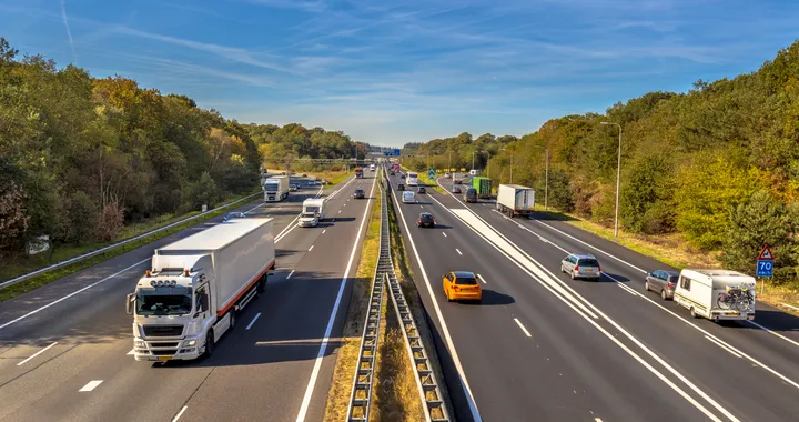 Il ministro Salvini torna a parlare della possibilità di alzare i limiti in autostrada