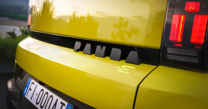 FIAT Grande Panda avvistata in colore bianco. Foto spia
