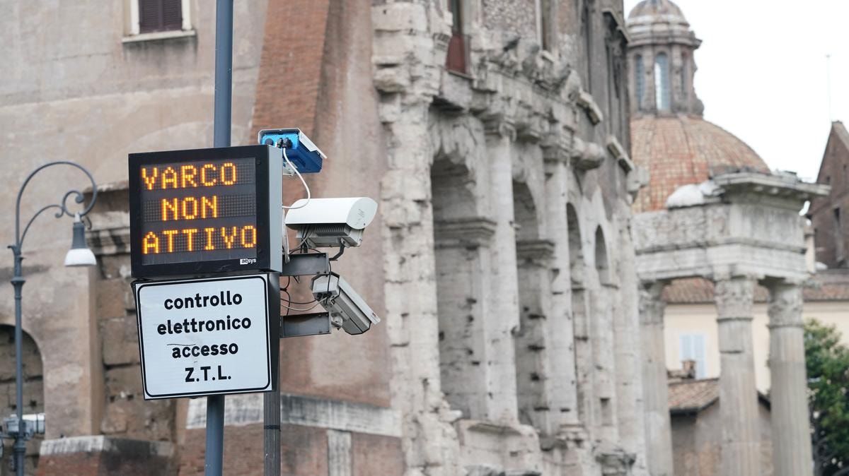 Telecamere in uscita per ZTL a Roma, multe per chi non rispetta le regole, controllo traffico