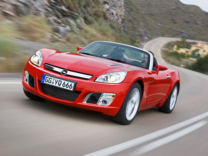 Opel ricorda i vent’anni della GT spider, la sportiva che divenne “Cabrio dell’anno”