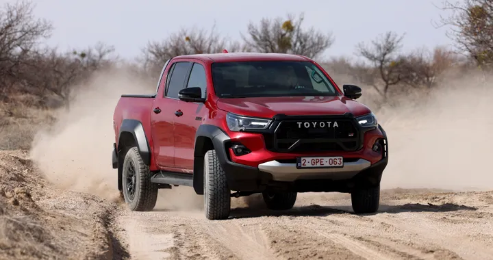 Nuova Toyota Hilux GR Sport II, grazie alla Dakar è ancora migliore