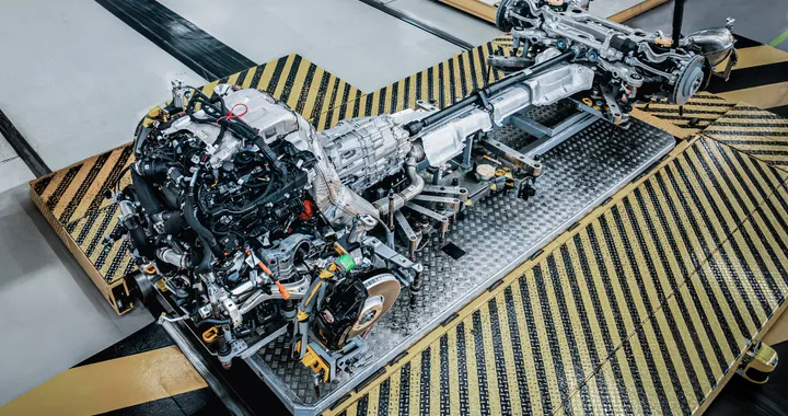 Bentley: un nuovo V8 ibrido sostituirà il W12