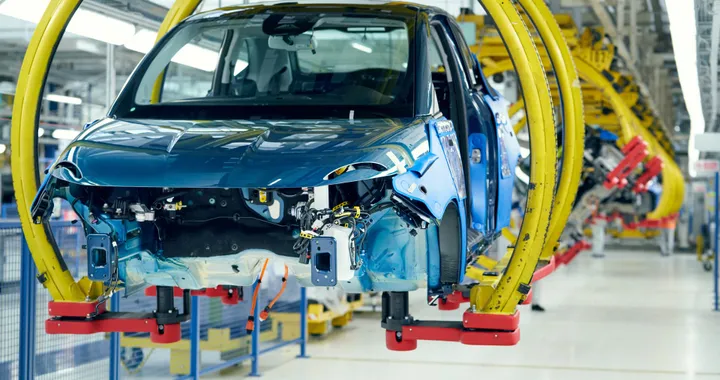 Produzione auto italiana in caduta libera, i numeri della crisi