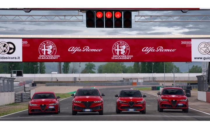 Alfa Romeo UK regala un corso di guida in Italia a chi acquista una Quadrifoglio