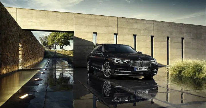 BMW Display Key: il telecomando smart di Serie 7 | video