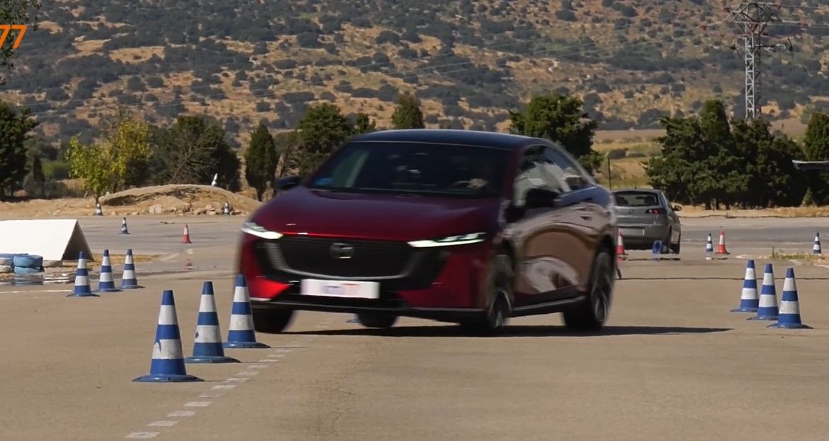 Mazda 6e affronta il test dell'alce, prova superata? | Video