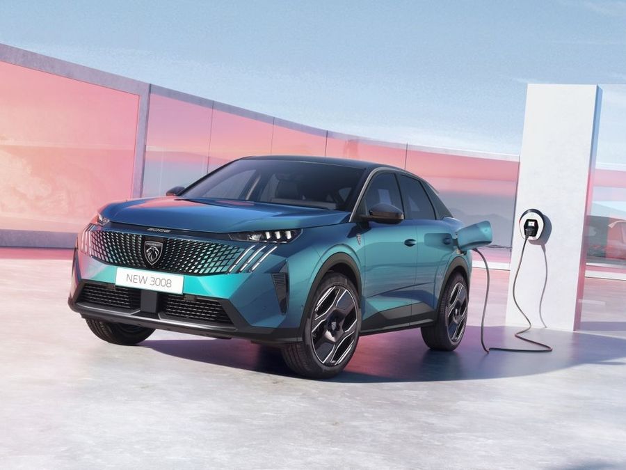 Peugeot cambia i numeri, sugli ibridi plug-in mutano i CV ma non le prestazioni