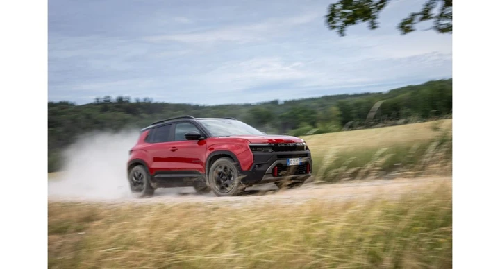 Jeep Avenger, il SUV più venduto d’Italia si rinnova: porte aperte e offerta a tasso zero