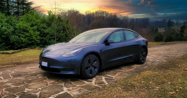 Tesla annuncia il passaggio a &quot;Tesla Vision&quot;: via il radar dalle Model 3 e Model Y