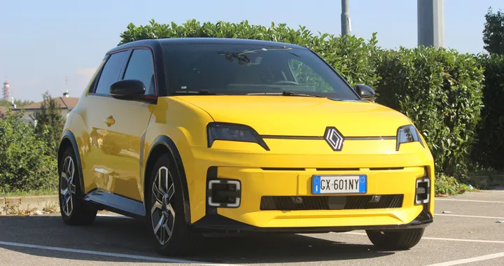 Renault 5 e Renault 4, versioni a benzina non arriveranno mai: c'è la conferma ed ecco perché...