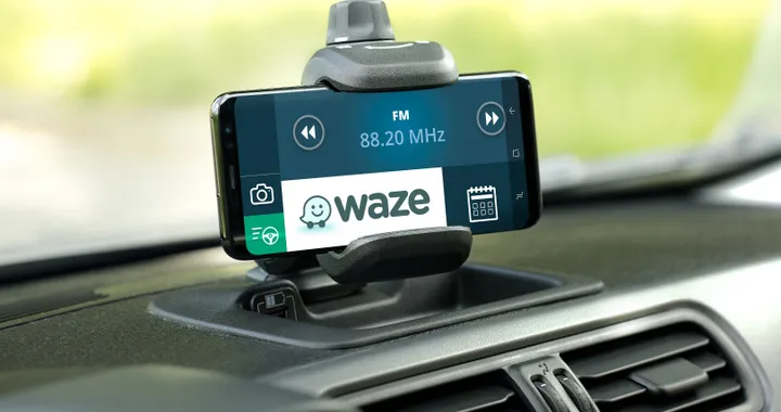 Panda Waze: connessa e con supporto per smartphone | VIDEO