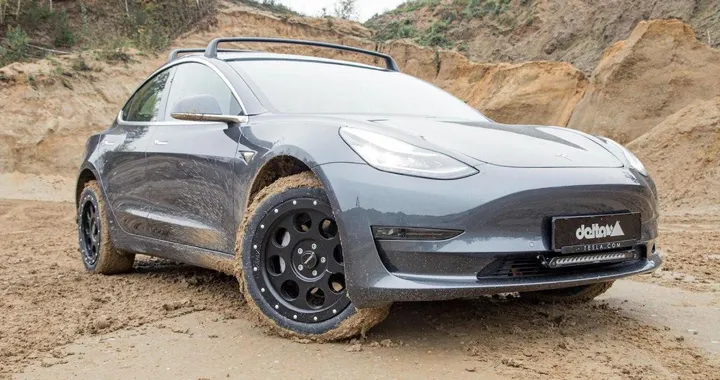 Tesla Model 3: un preparatore tedesco la trasforma in un &quot;fuoristrada&quot;