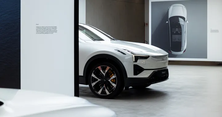 Polestar apre a Milano il suo primo Space italiano. Il secondo a Roma entro fine anno