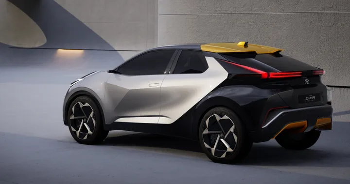Toyota C-HR, foto spia degli interni della nuova generazione